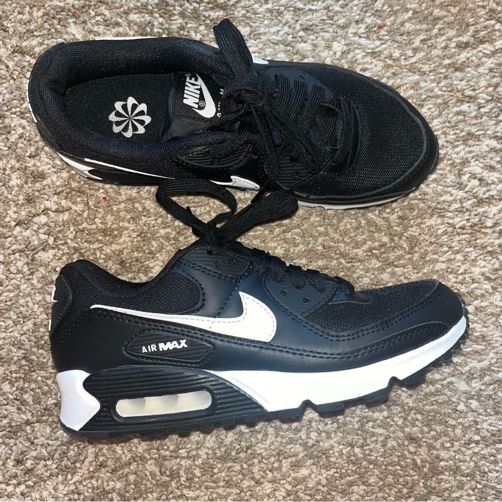 Nike Air Max 90 Black and White Tennis Shoes